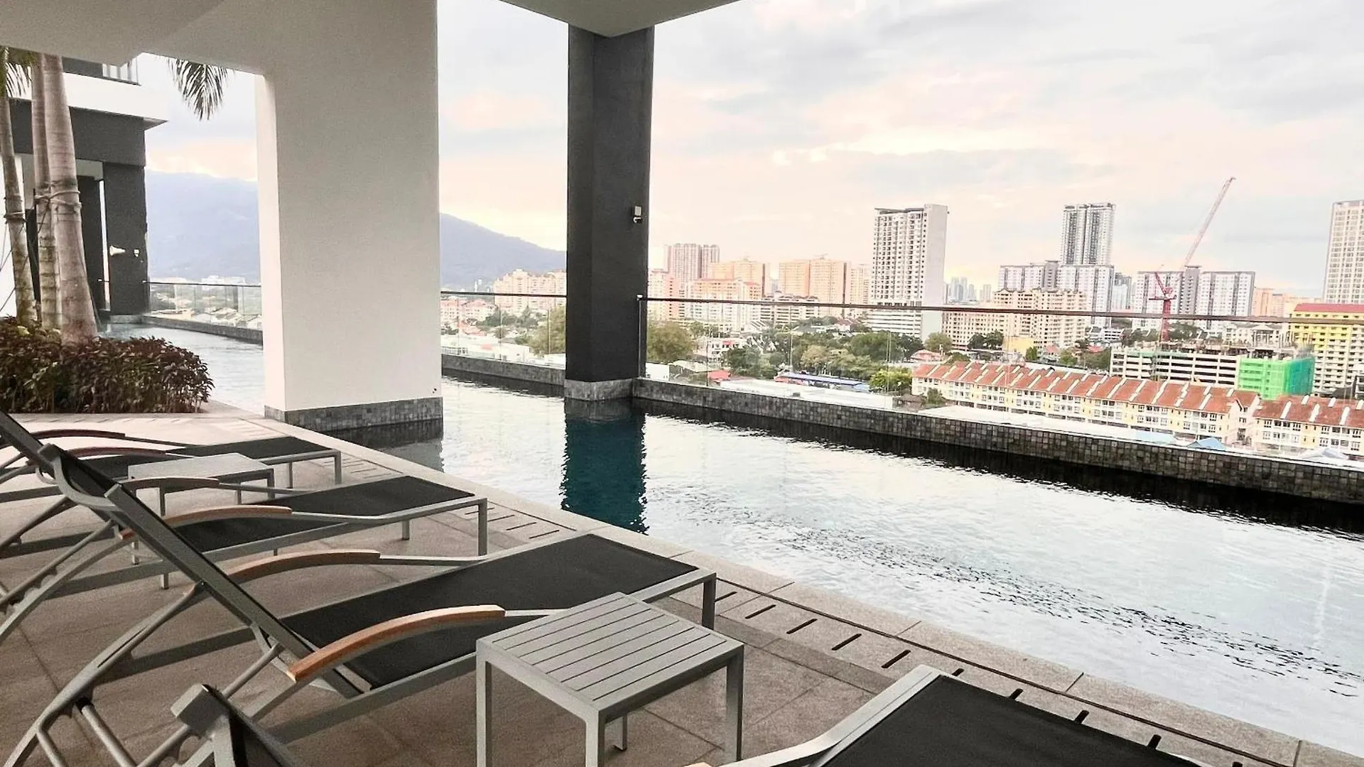 Georgetown Seaview & Cityview Childroom Infinity Pool With Carpark Jelutong マレーシア