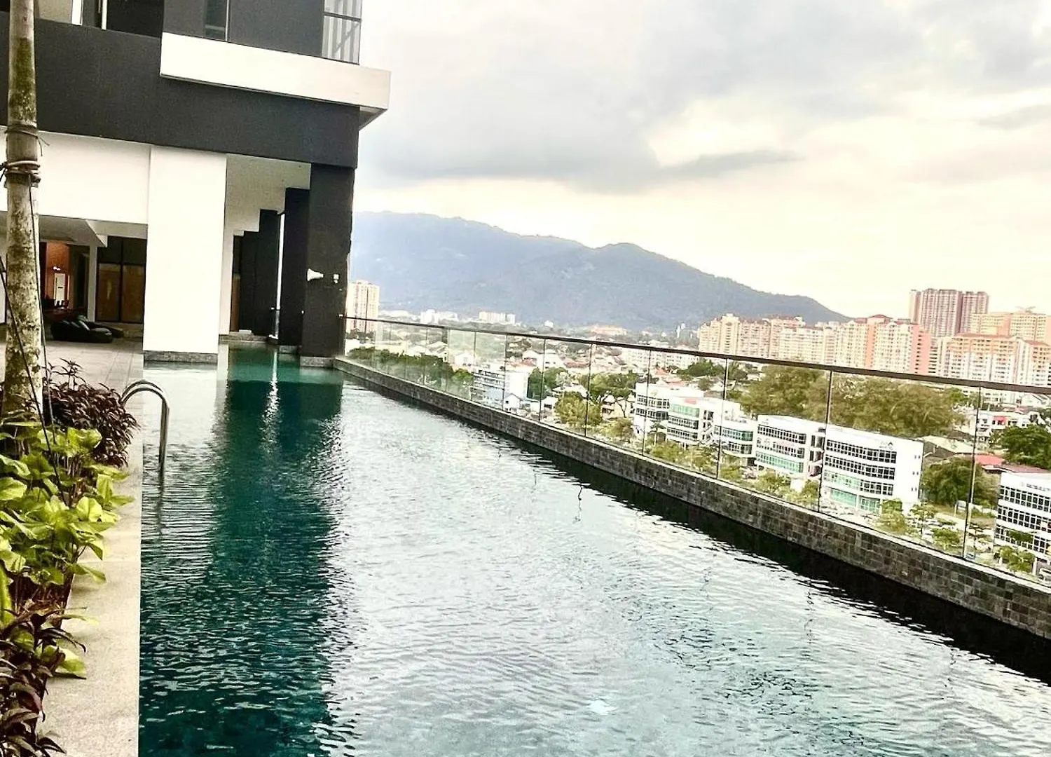 アパートホテル Georgetown Seaview & Cityview Childroom Infinity Pool With Carpark Jelutong マレーシア